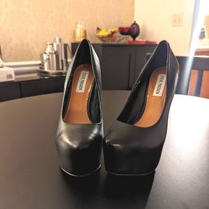 Rare! Steve Madden Deja Vu Dejavu platform high heels pumps. 6" Black. Size 8